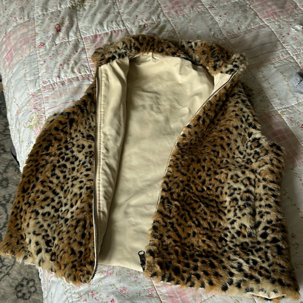 Leopard reversible vest